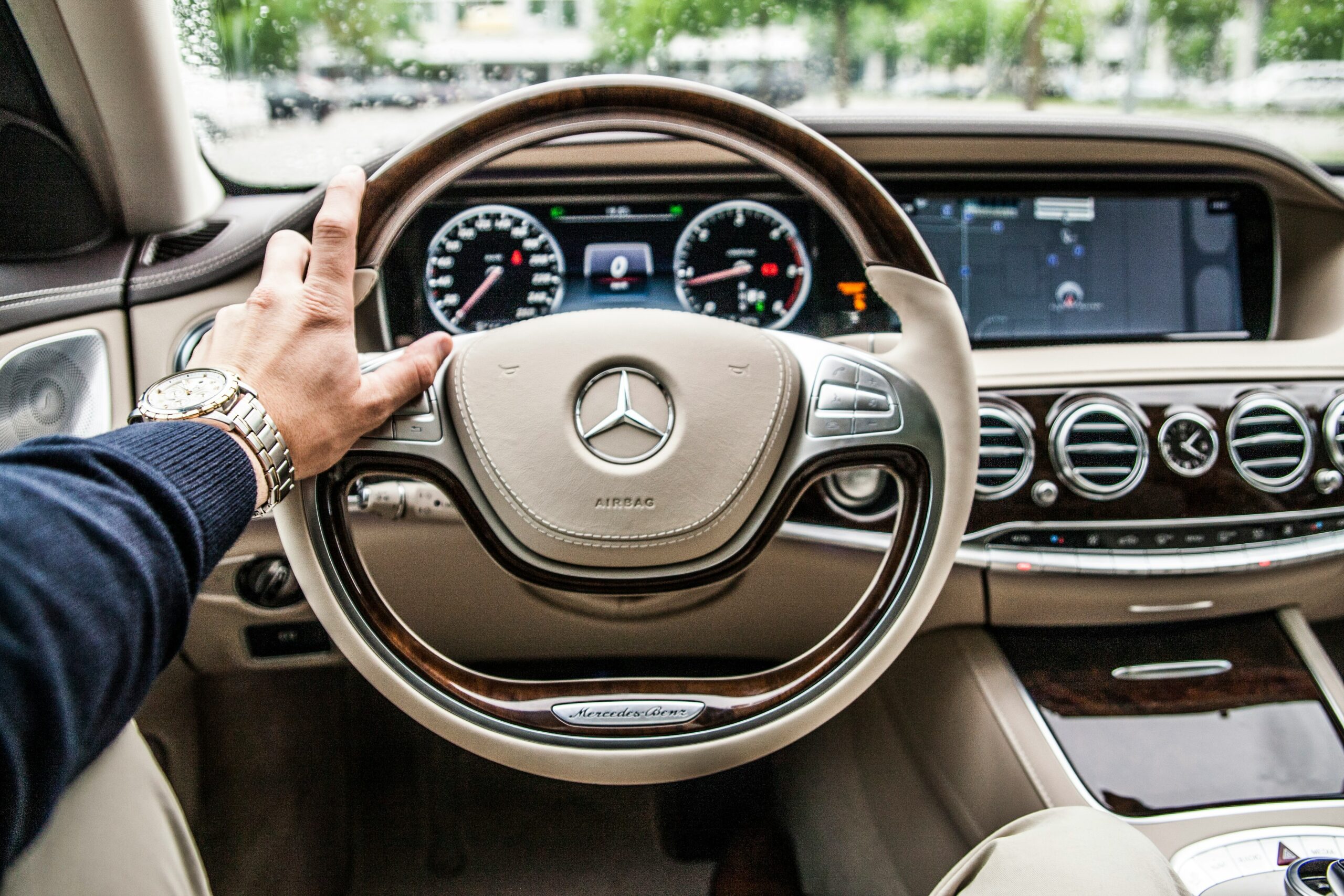 You are currently viewing Selling Luxury Cars: How to Tailor Your Approach for High-End Clients